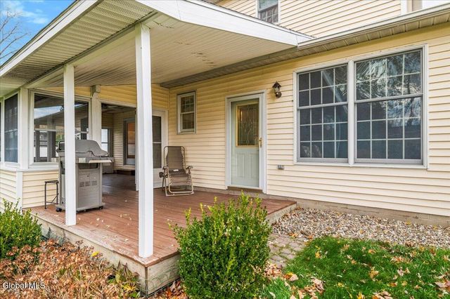 3 Quail Hollow Court, Clifton Park, NY 12065