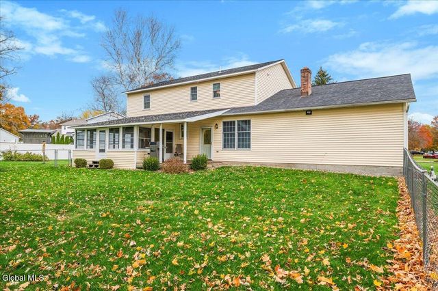 3 Quail Hollow Court, Clifton Park, NY 12065