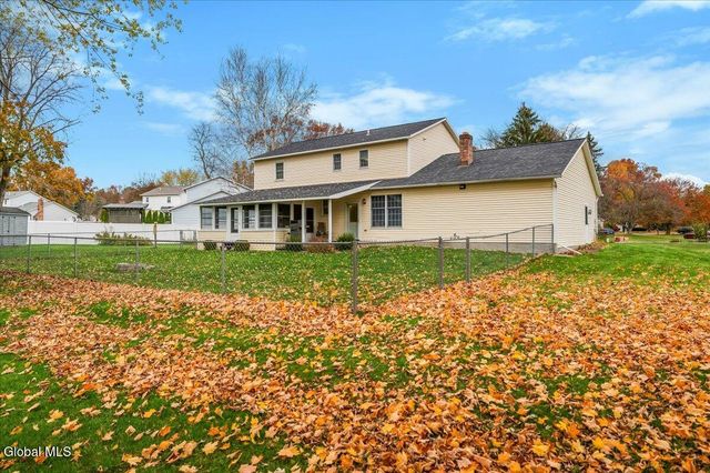 3 Quail Hollow Court, Clifton Park, NY 12065