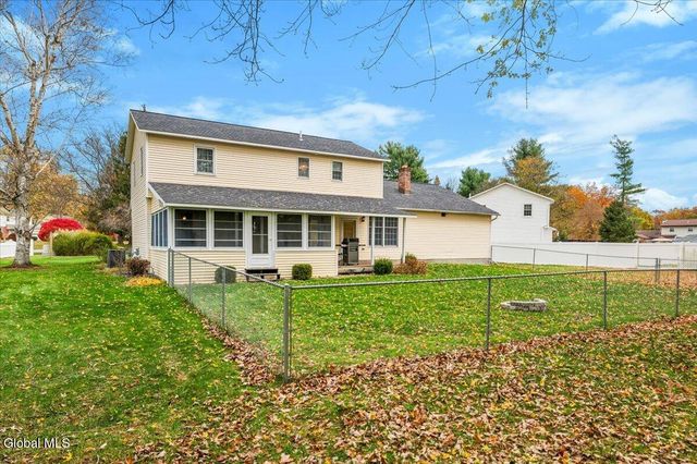 3 Quail Hollow Court, Clifton Park, NY 12065