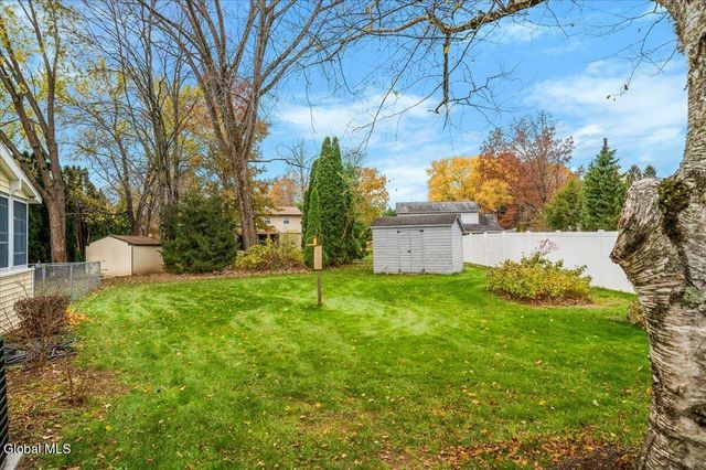 3 Quail Hollow Court, Clifton Park, NY 12065