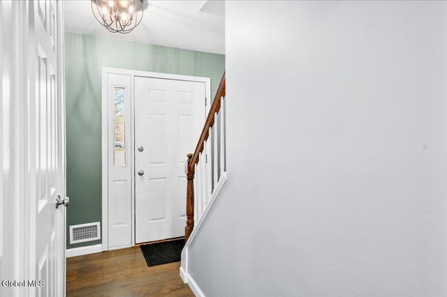 3 Quail Hollow Court, Clifton Park, NY 12065