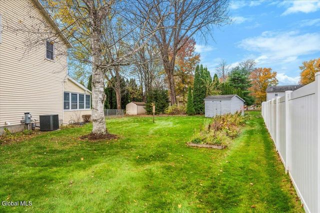 3 Quail Hollow Court, Clifton Park, NY 12065