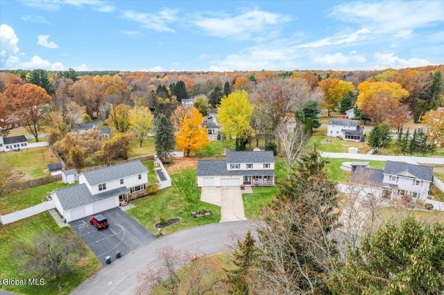 3 Quail Hollow Court, Clifton Park, NY 12065