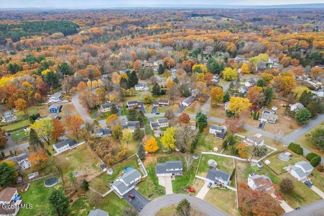 3 Quail Hollow Court, Clifton Park, NY 12065