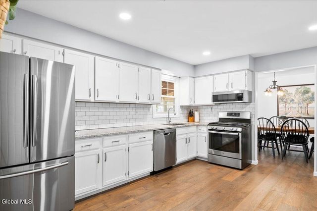 3 Quail Hollow Court, Clifton Park, NY 12065