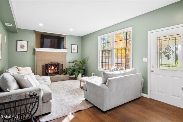 3 Quail Hollow Court, Clifton Park, NY 12065