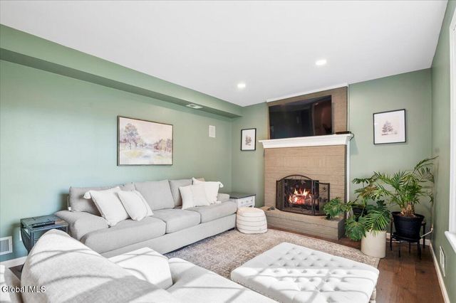 3 Quail Hollow Court, Clifton Park, NY 12065