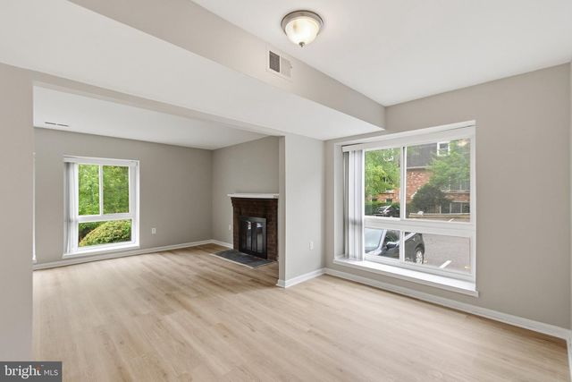 3861 PERSIMMON CIR, Fairfax, VA 22031
