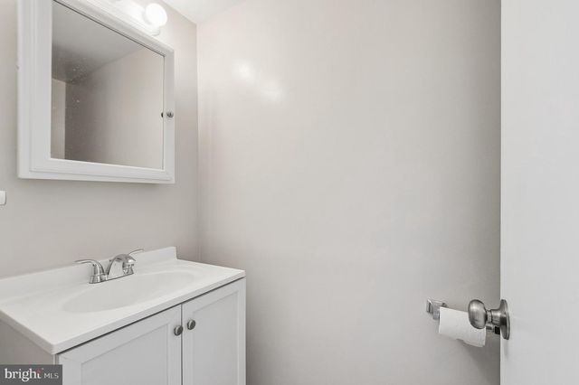 3861 PERSIMMON CIR, Fairfax, VA 22031
