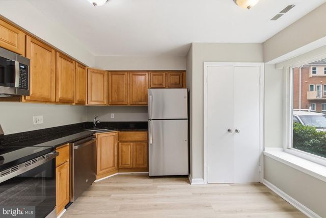 3861 PERSIMMON CIR, Fairfax, VA 22031