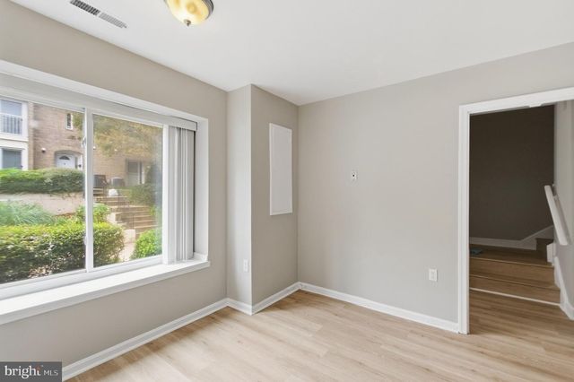 3861 PERSIMMON CIR, Fairfax, VA 22031