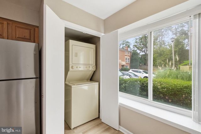3861 PERSIMMON CIR, Fairfax, VA 22031