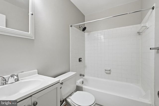3861 PERSIMMON CIR, Fairfax, VA 22031