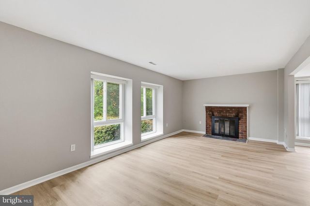 3861 PERSIMMON CIR, Fairfax, VA 22031