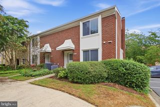 3861 PERSIMMON CIR, Fairfax, VA 22031