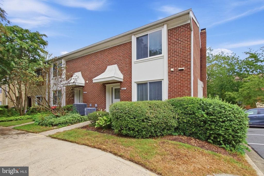 3861 PERSIMMON CIR, Fairfax, VA 22031