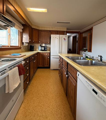 4 Barnum Street, Milton, VT 05468