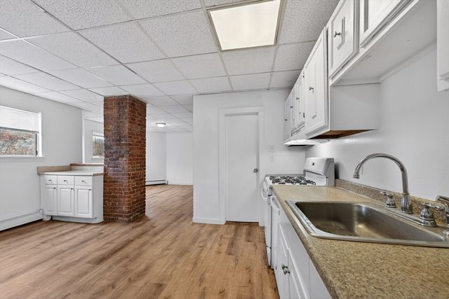 42 Almont St 3R, Medford, MA 02155