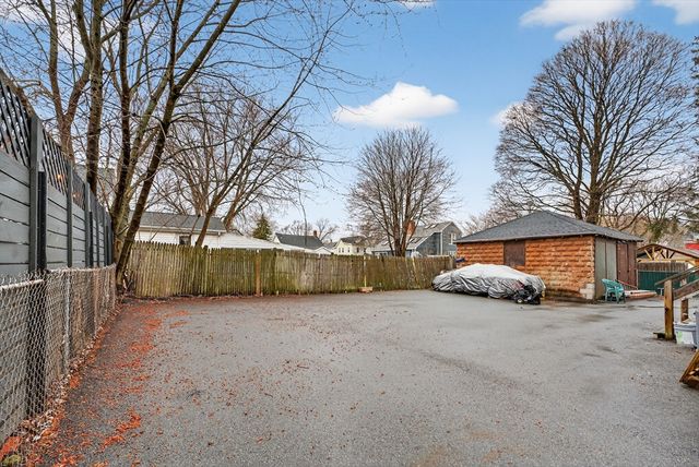 42 Almont St 3R, Medford, MA 02155