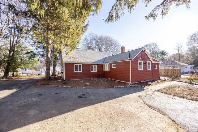 241 Fisher St, Walpole, MA 02081