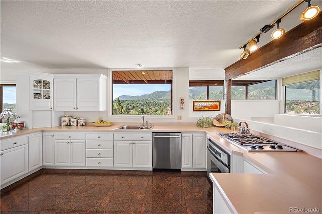 133 Via Vallecito, Manitou Springs, CO 80829
