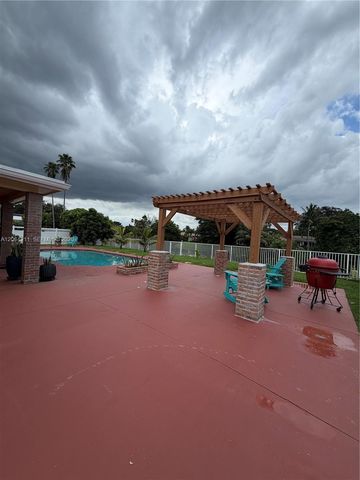 8697 NW 1st Street, Coral Springs, FL 33071
