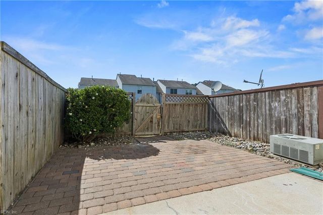 210 Durham CT, Yorktown, VA 23693