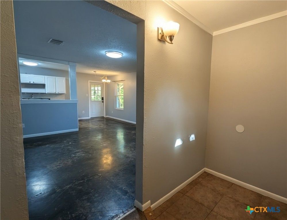 Image 6 of property listing at 1108 Marlton Street, San Marcos, TX 78666