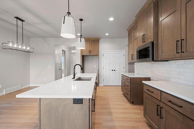 2874 HOWARD, Howard, WI 54313