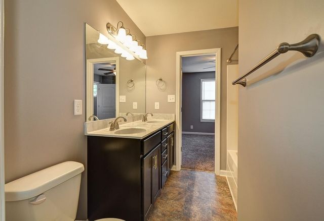 2256A McCormick A, Clarksville, TN 37040