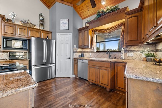 2250 Dillard Road, Brenham, TX 77833