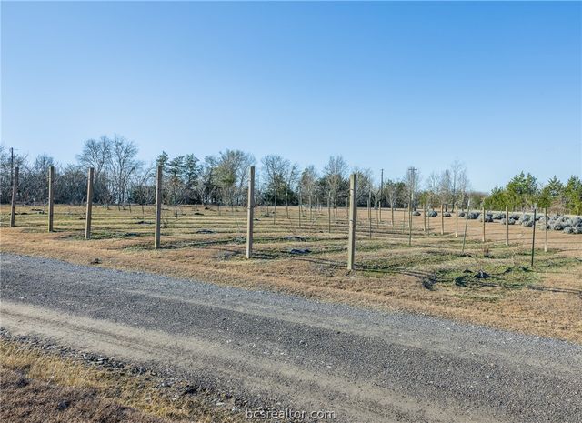 2250 Dillard Road, Brenham, TX 77833