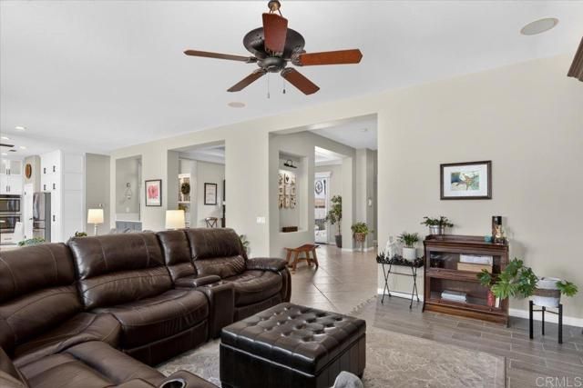 877 Hidden View Lane, Escondido, CA 92027