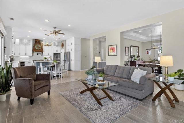 877 Hidden View Lane, Escondido, CA 92027