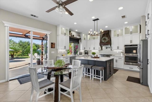 877 Hidden View Lane, Escondido, CA 92027