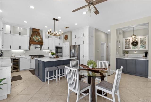 877 Hidden View Lane, Escondido, CA 92027