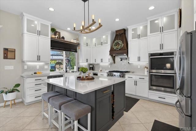 877 Hidden View Lane, Escondido, CA 92027