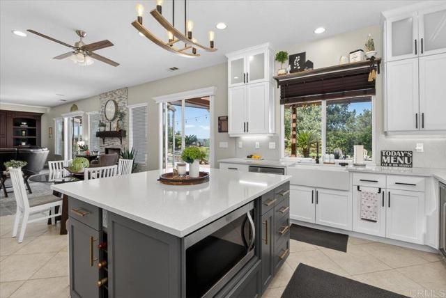 877 Hidden View Lane, Escondido, CA 92027