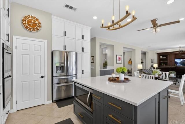 877 Hidden View Lane, Escondido, CA 92027