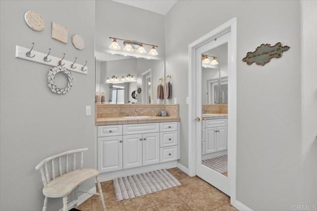 877 Hidden View Lane, Escondido, CA 92027