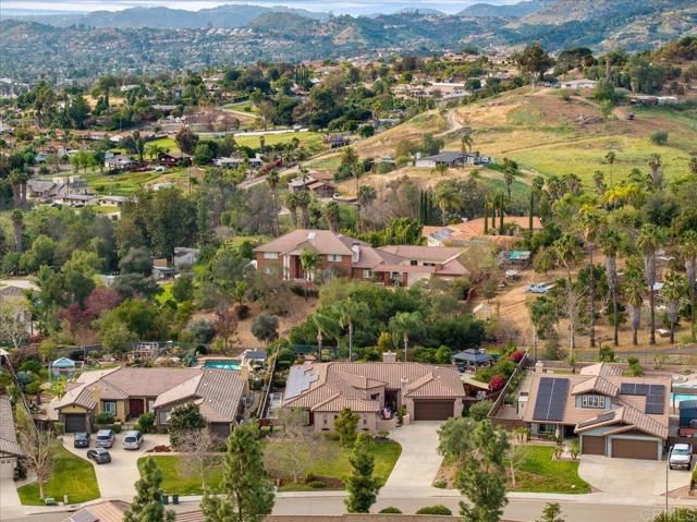 877 Hidden View Lane, Escondido, CA 92027