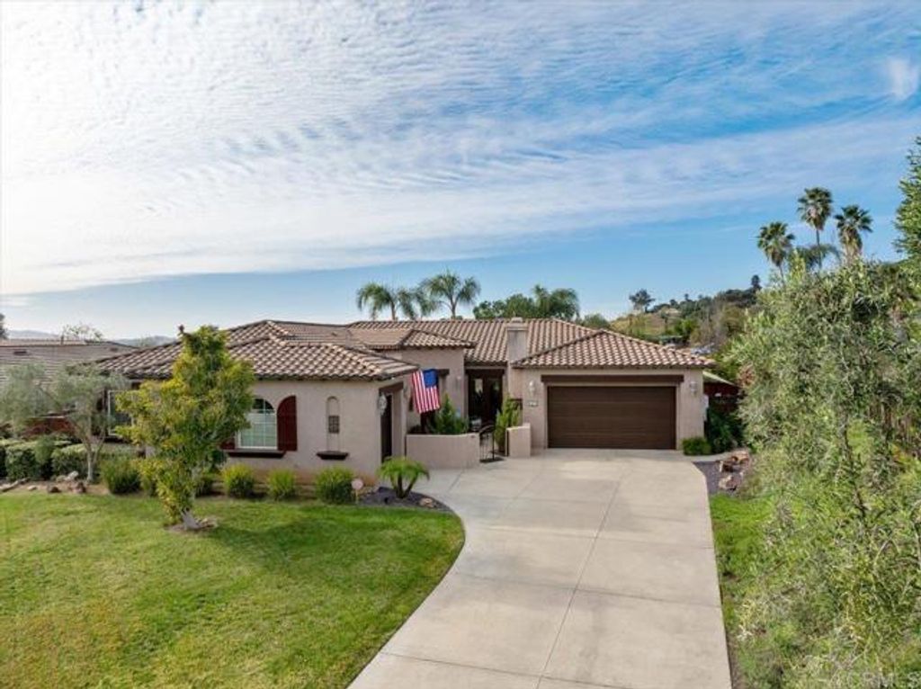 877 Hidden View Lane, Escondido, CA 92027