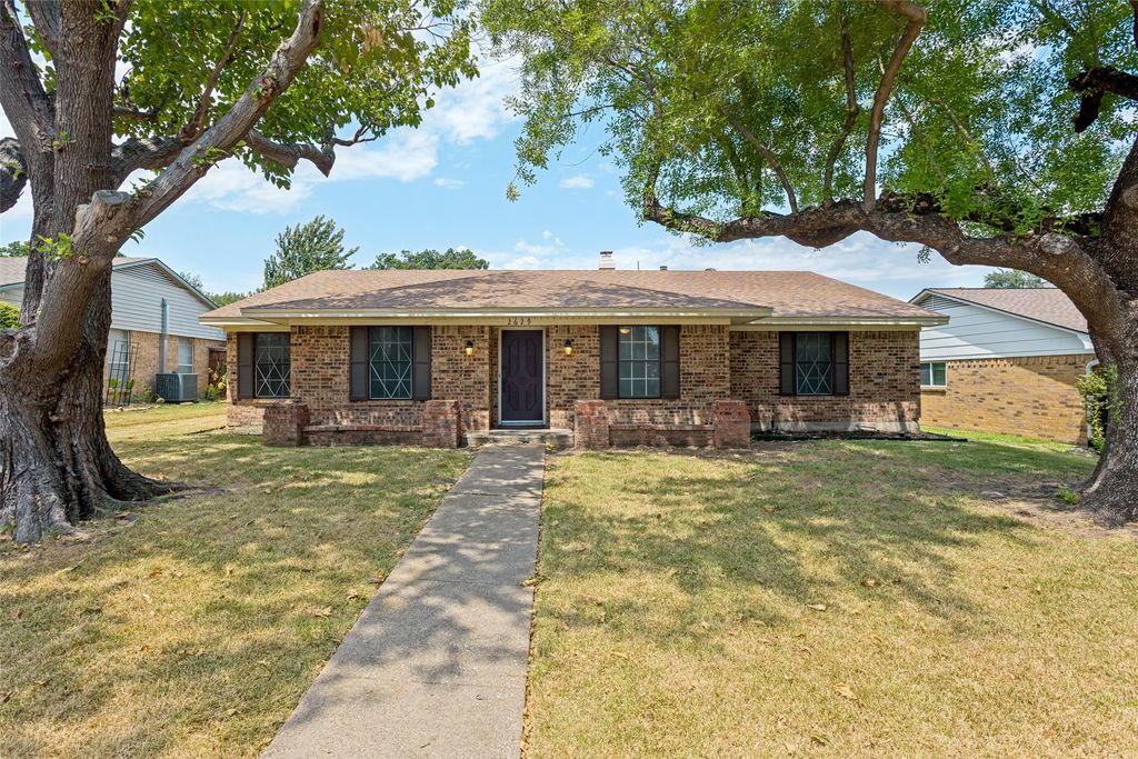 2629 Montclair Lane, Mesquite, TX 75150