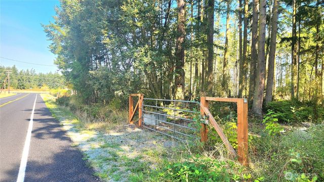 1976 Boon Road, Oak Harbor, WA 98277