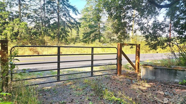 1976 Boon Road, Oak Harbor, WA 98277
