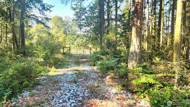 1976 Boon Road, Oak Harbor, WA 98277