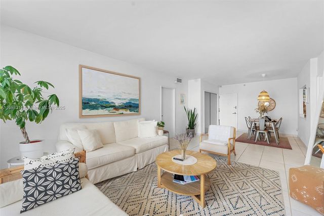 5700 Collins Ave 5B, Miami Beach, FL 33140