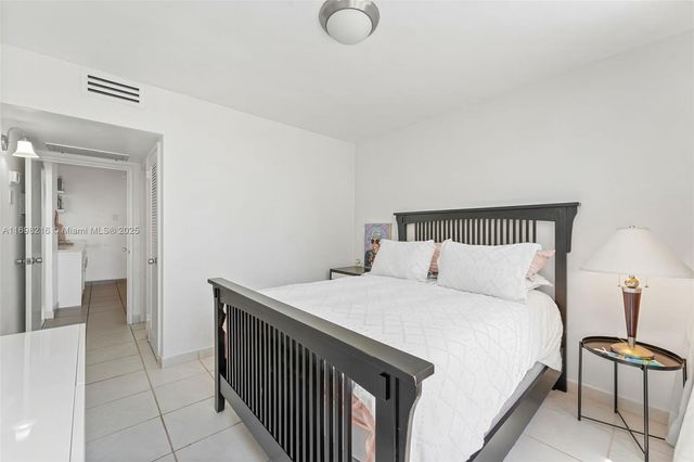 5700 Collins Ave 5B, Miami Beach, FL 33140