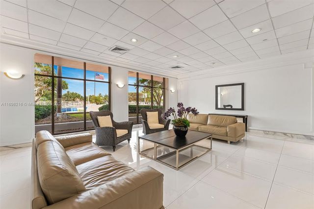 5700 Collins Ave 5B, Miami Beach, FL 33140